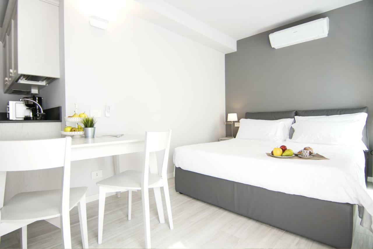 La Quadra Suites - Central Apartments In Iseo With Daily Housekeeping Екстер'єр фото