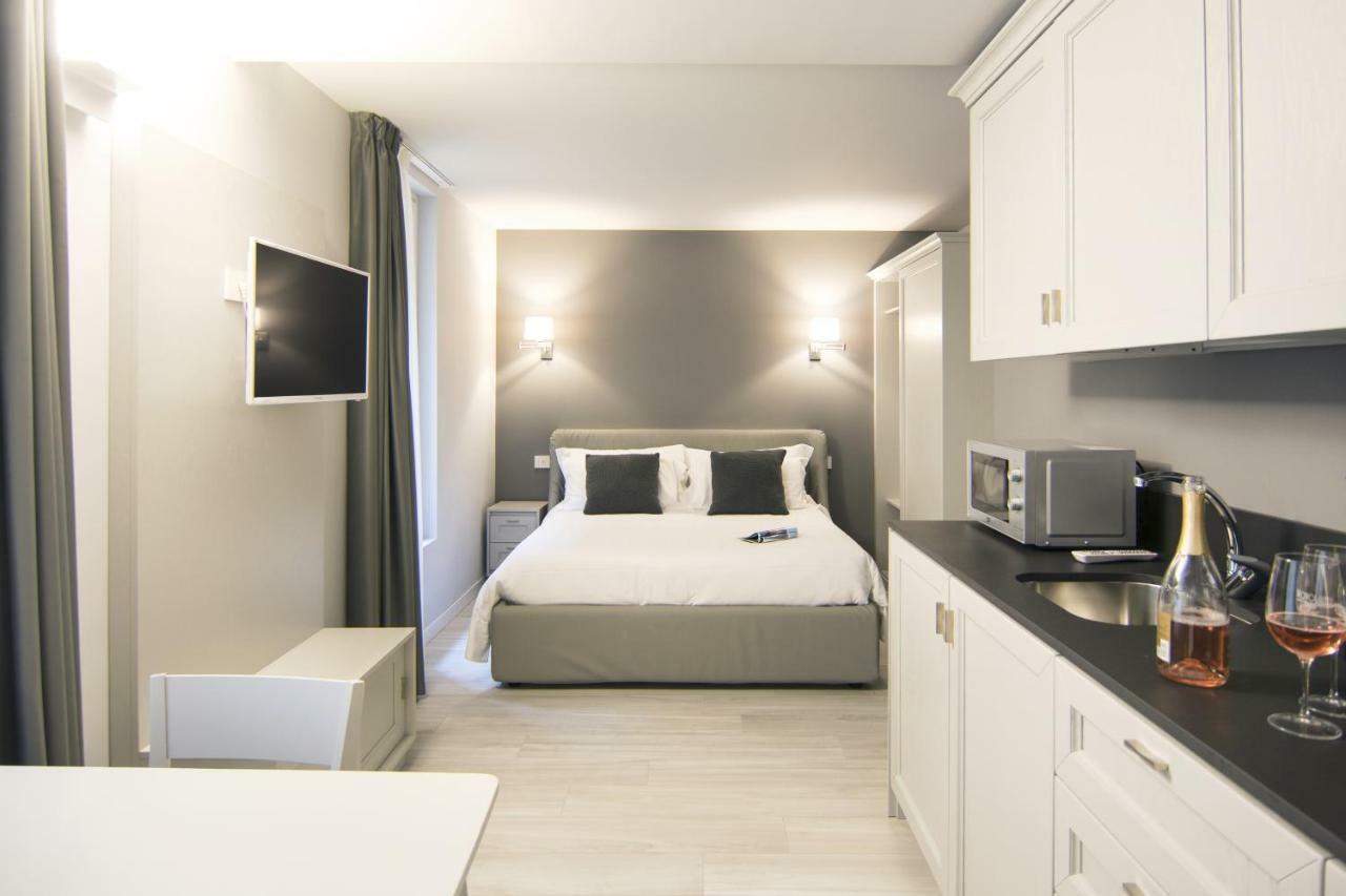 La Quadra Suites - Central Apartments In Iseo With Daily Housekeeping Екстер'єр фото