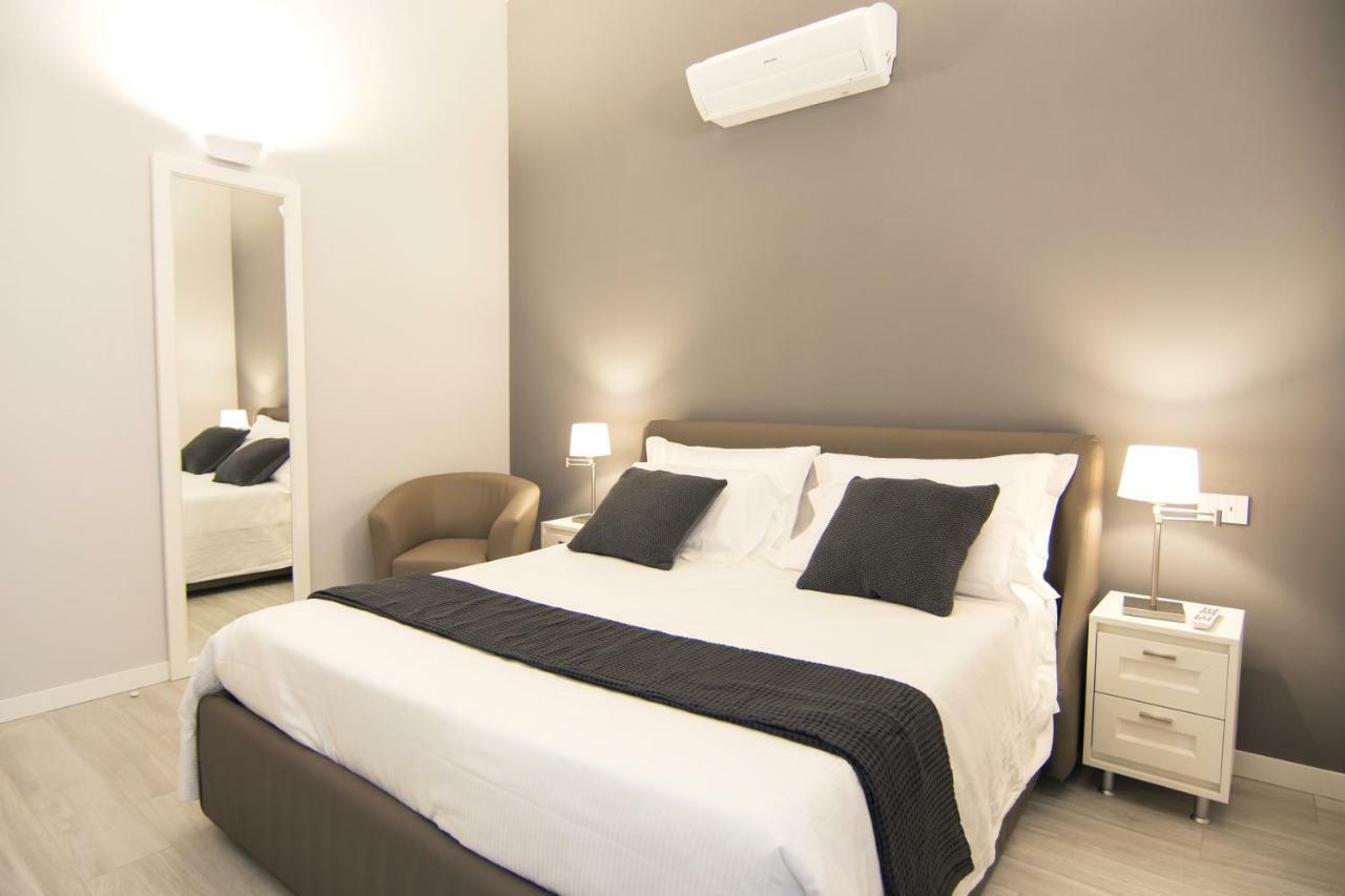 La Quadra Suites - Central Apartments In Iseo With Daily Housekeeping Екстер'єр фото