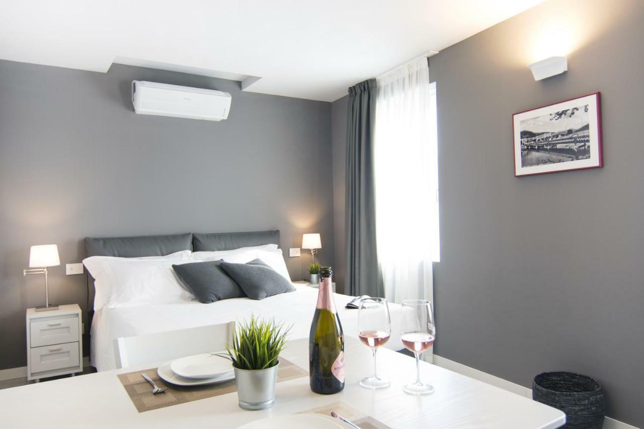 La Quadra Suites - Central Apartments In Iseo With Daily Housekeeping Екстер'єр фото