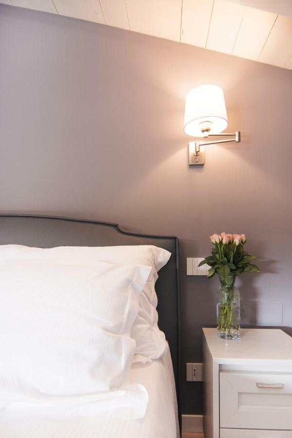 La Quadra Suites - Central Apartments In Iseo With Daily Housekeeping Екстер'єр фото
