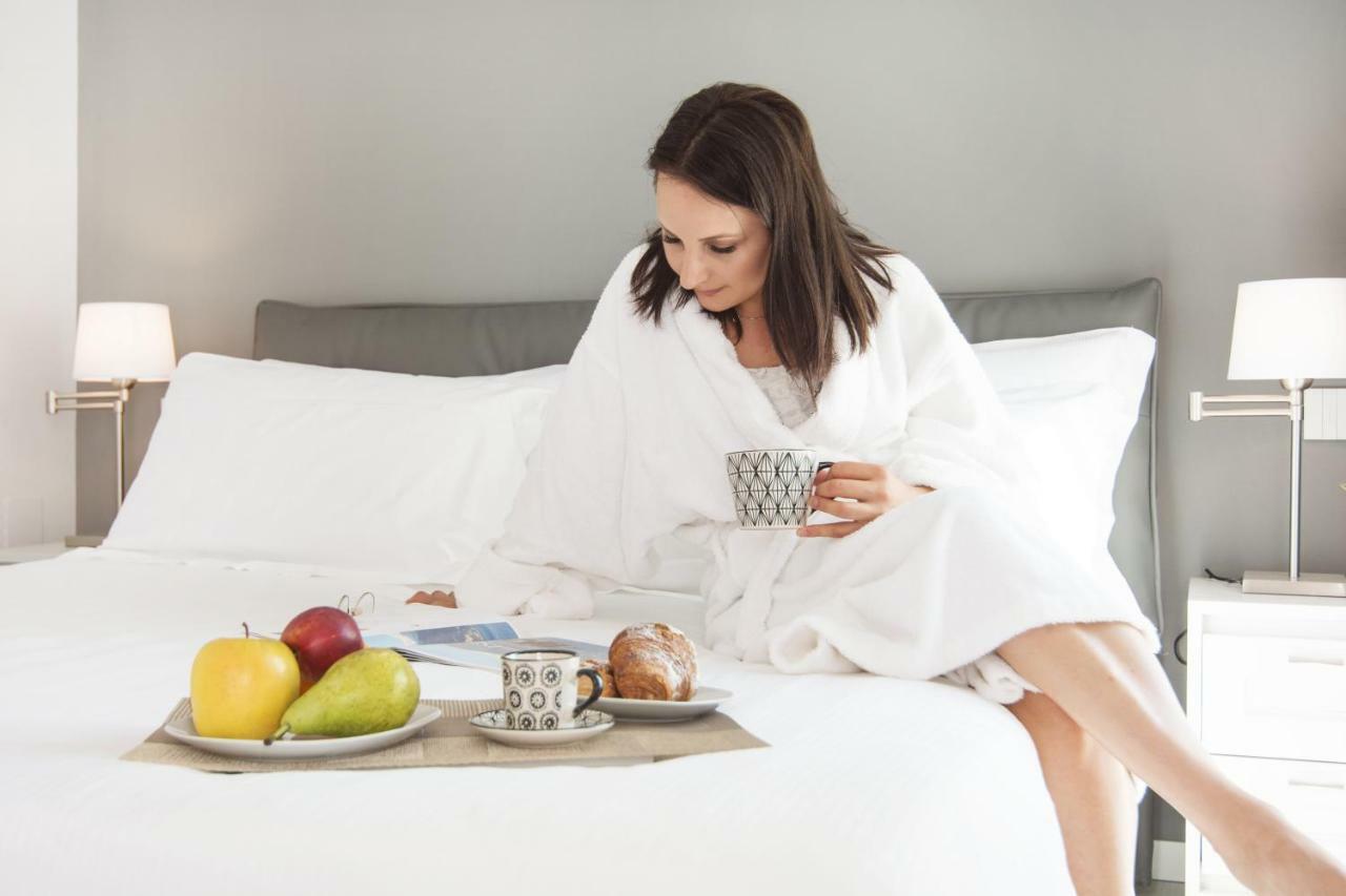 La Quadra Suites - Central Apartments In Iseo With Daily Housekeeping Екстер'єр фото